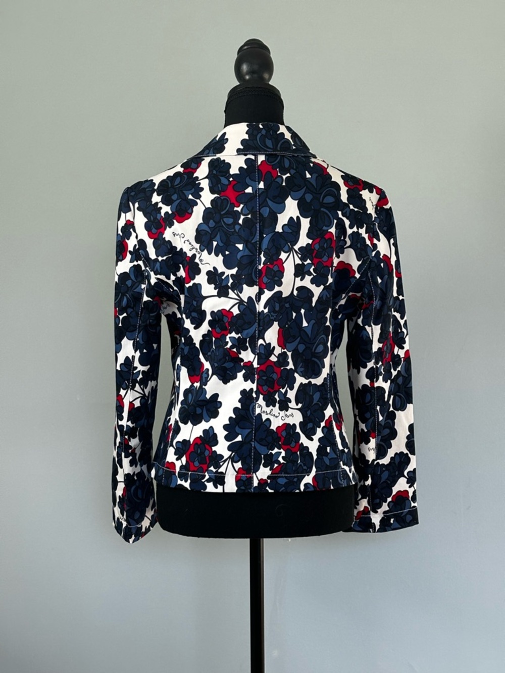 Chic Vintage Moschino Jeans White Cotton Blazer with Navy and Red Floral Print - Picture 9 of 16